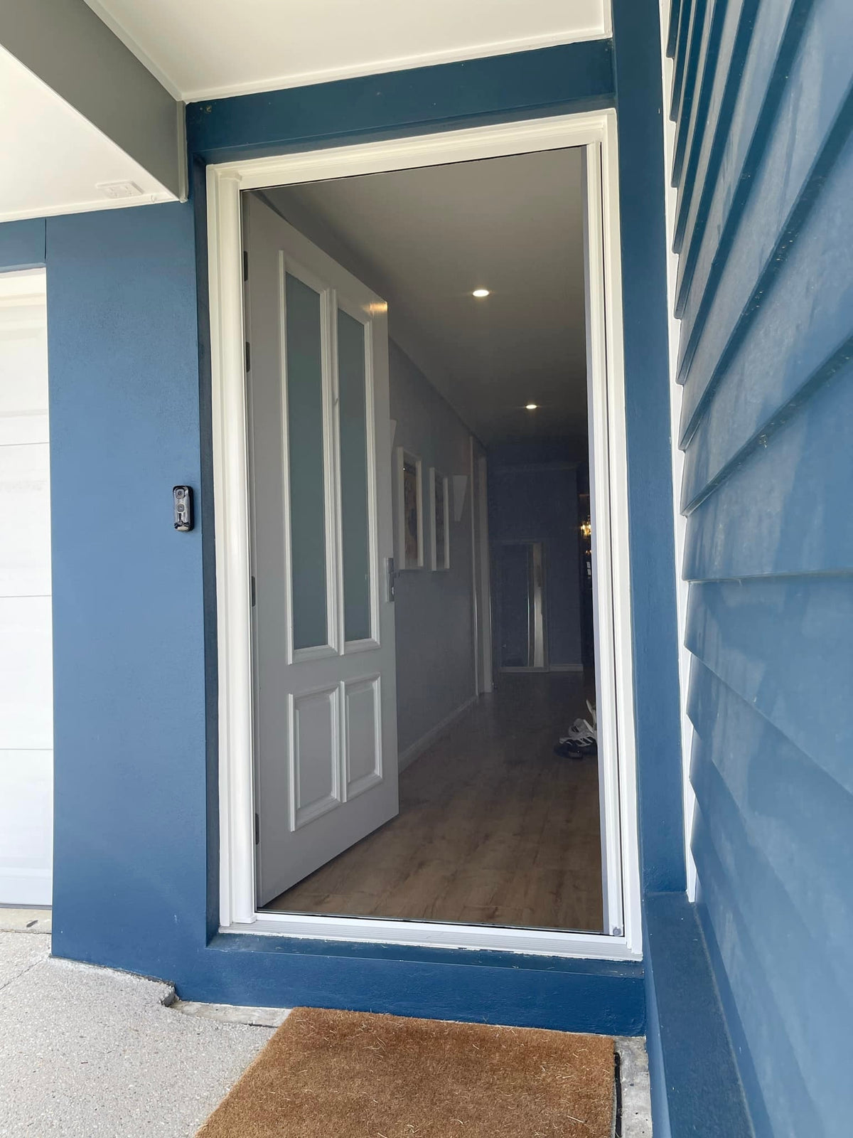 Single Door Retractable Fly Screen